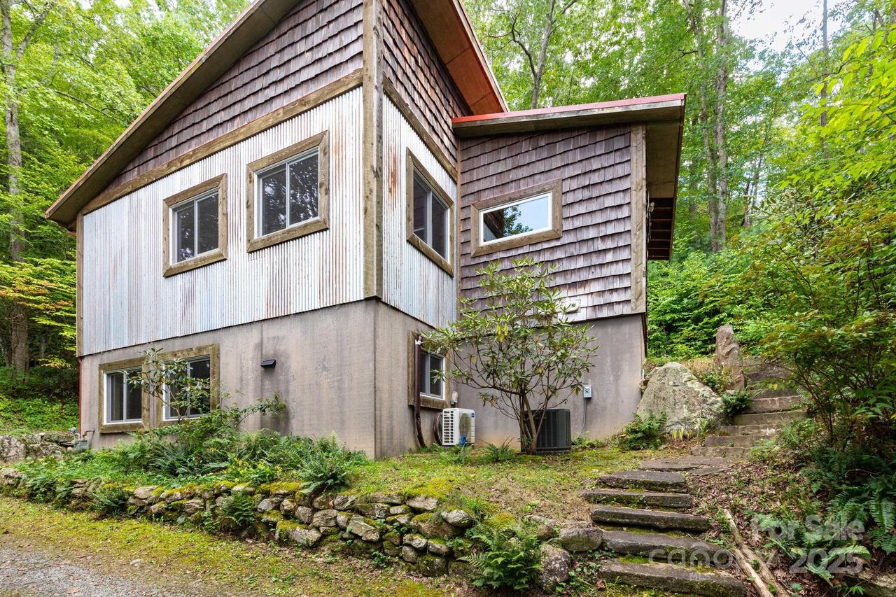 212 Yates Ave., Black Mountain, NC 28711