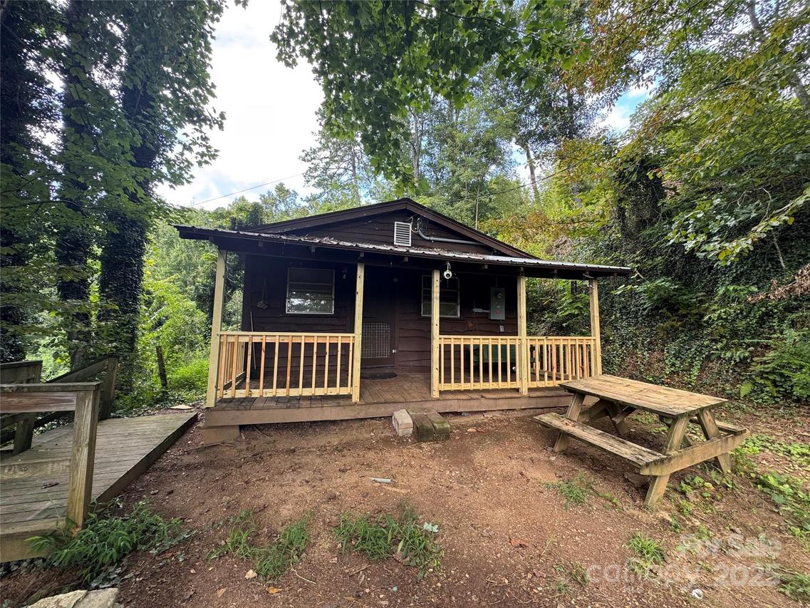 84 Pelohi Cove Rd., Bryson City, NC 28713