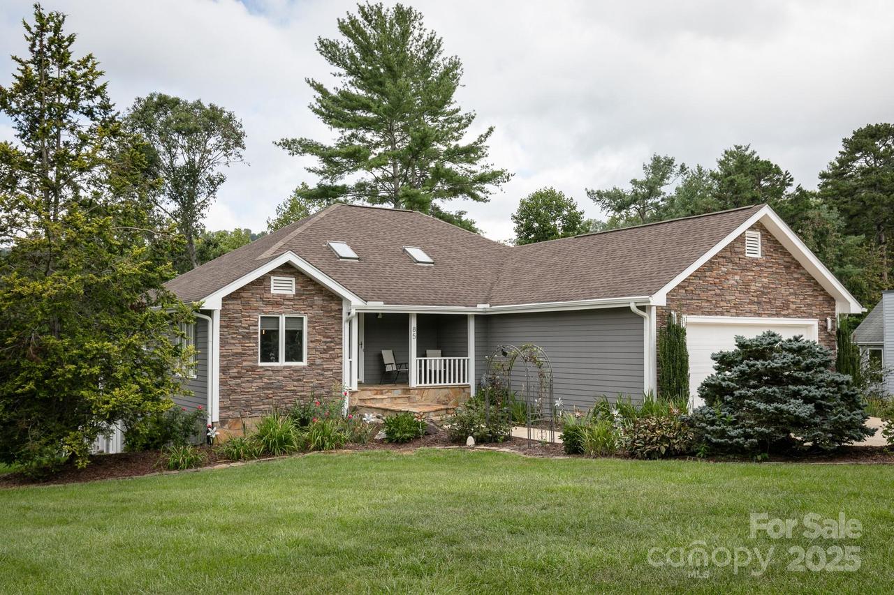 85 Hillcrest Dr., Weaverville, NC 28787