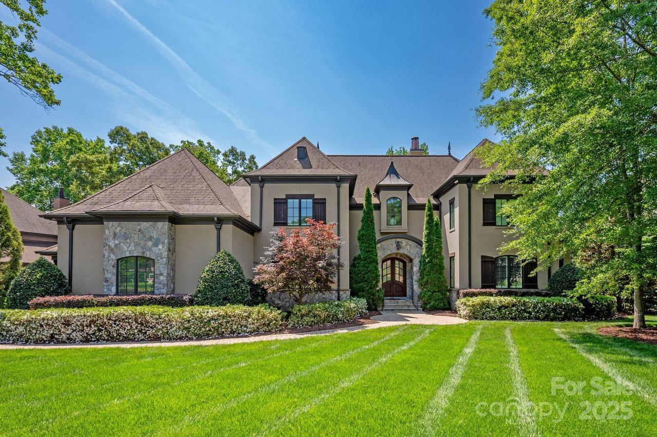 8021 Skye Lochs Dr., Waxhaw, NC 28173
