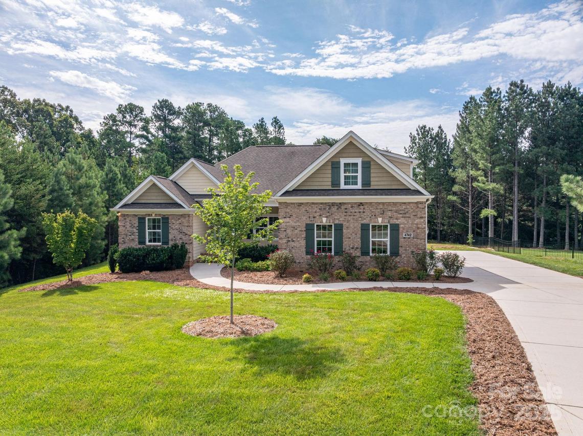 4742 Killian Crossing Dr., Denver, NC 28037