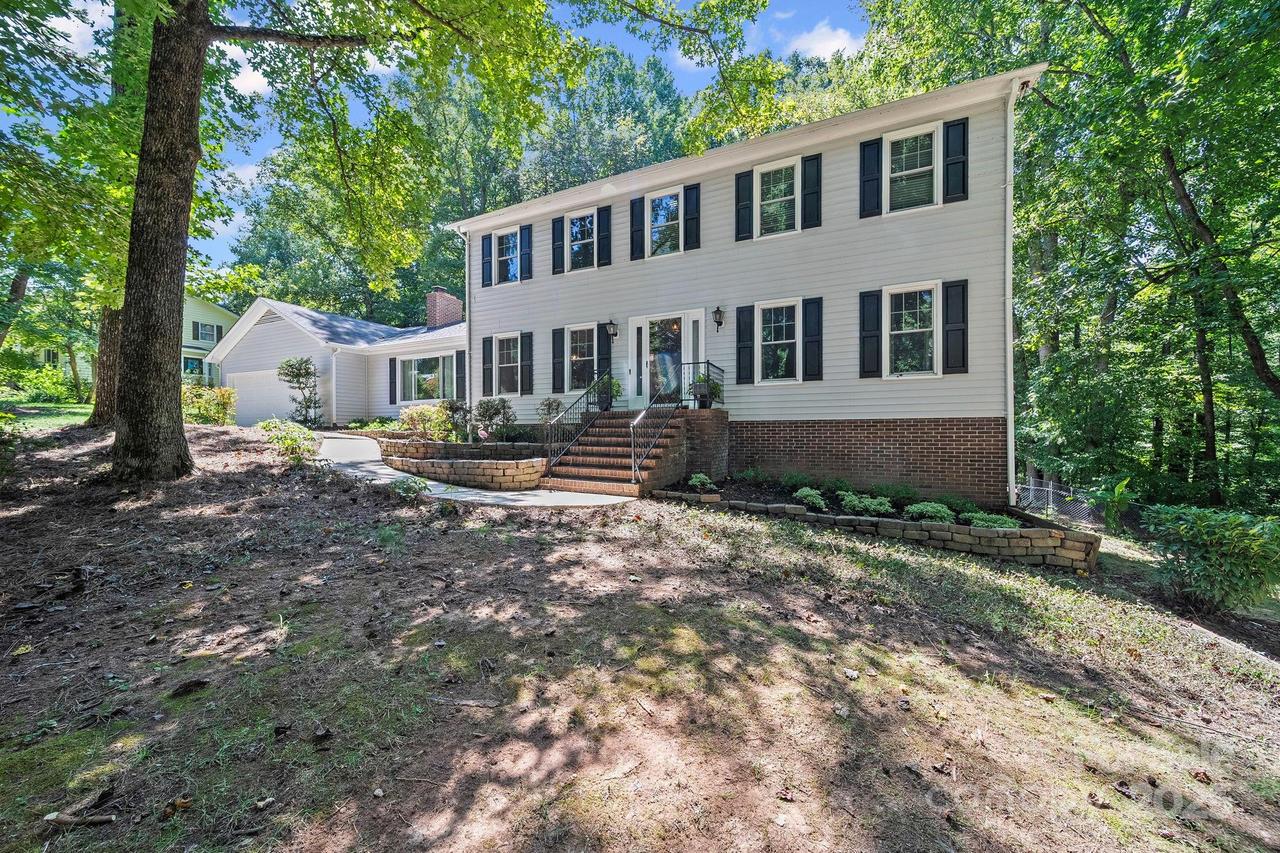 301 Woodbriar Tr., Gastonia, NC 28056