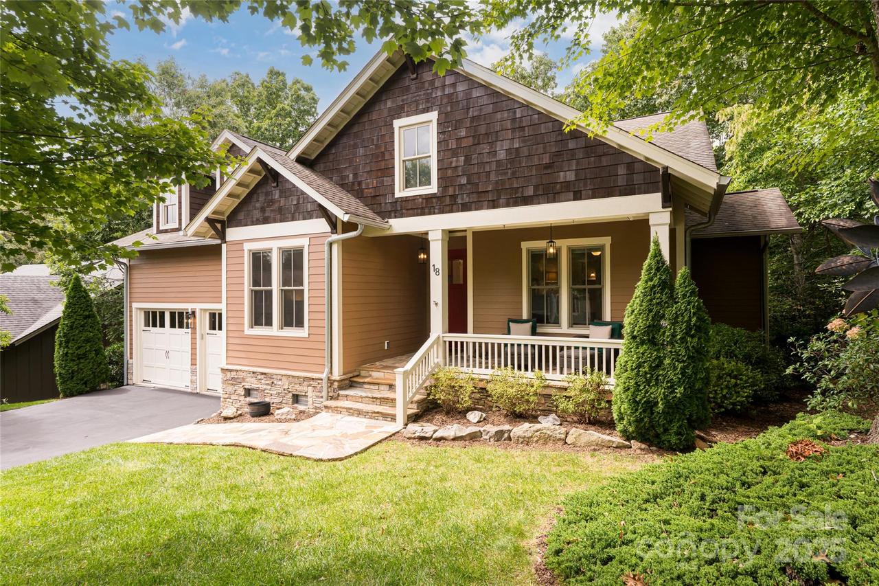 18 E Owl Creek Ln., Fairview, NC 28730