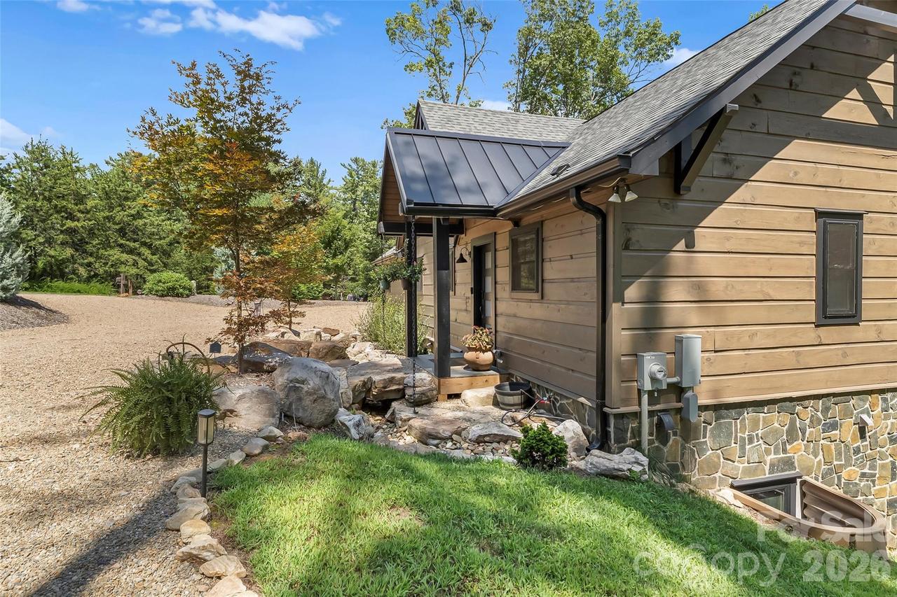 94 Osprey Roost Dr., Nebo, NC 28761