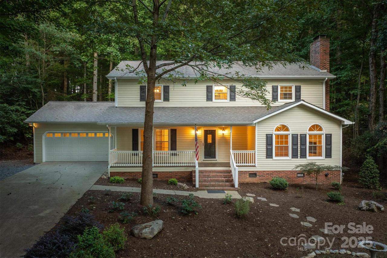 1026 Wellington Ct., Lenoir, NC 28645