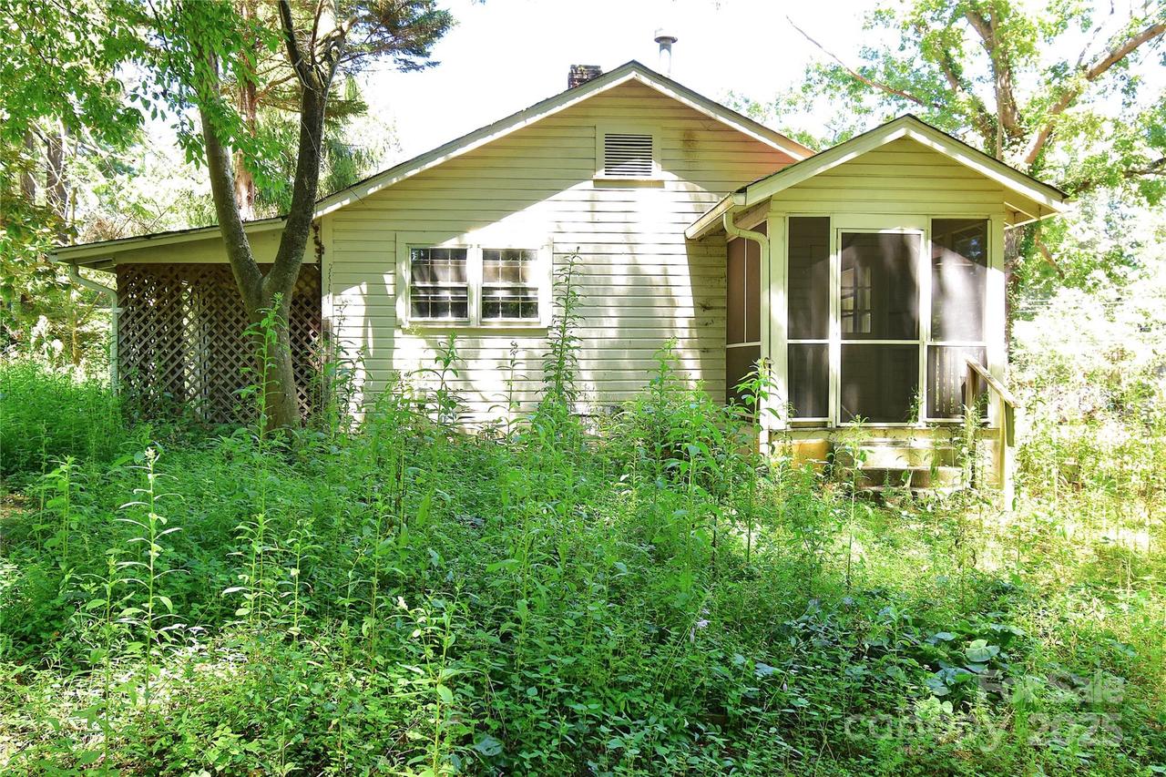 107 Dove Haven Ln., Hendersonville, NC 28791