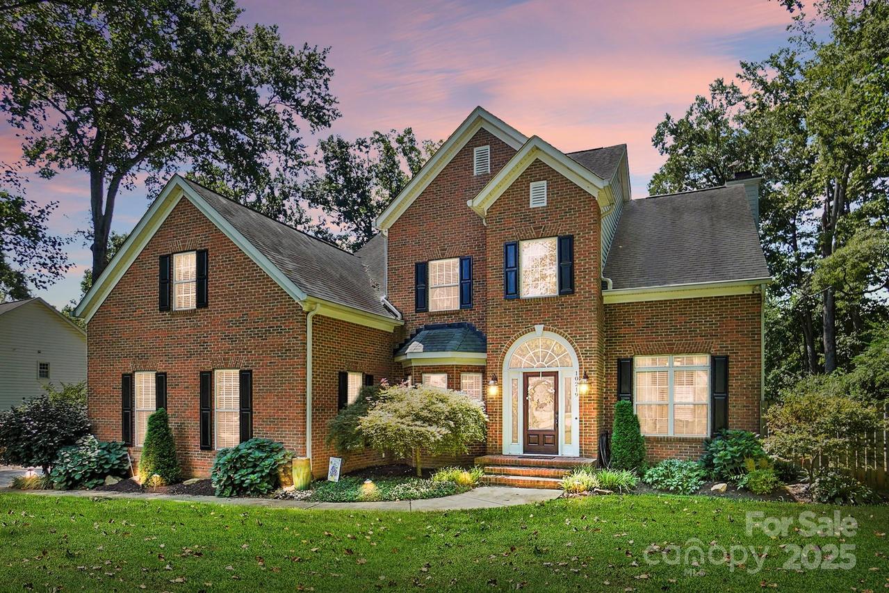 10219 Windtree Ln., Charlotte, NC 28215