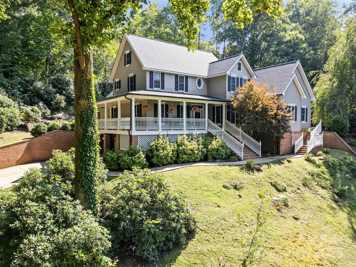 40 Panda Tr., Waynesville, NC 28785