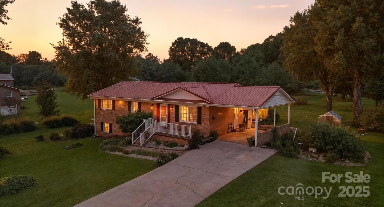 89 Loblollie Rd., Taylorsville, NC 28681