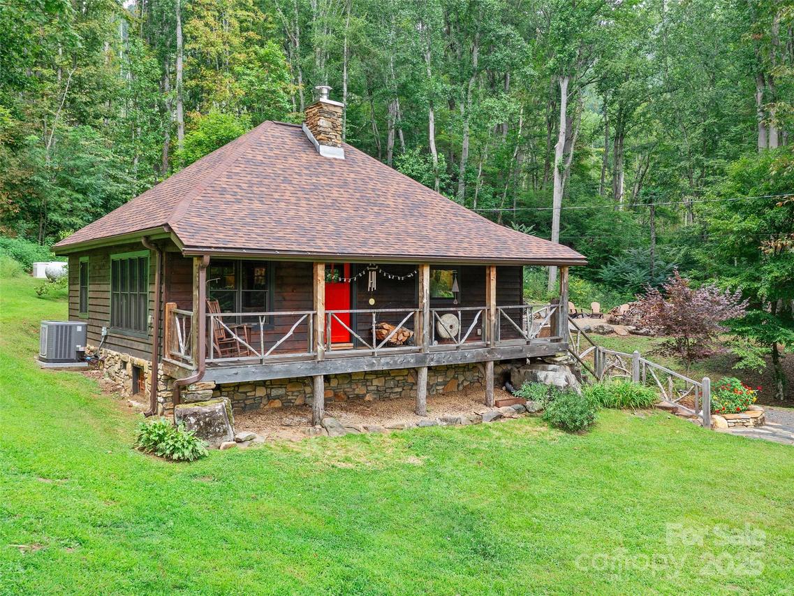 29 Redbud Ln., Bakersville, NC 28705