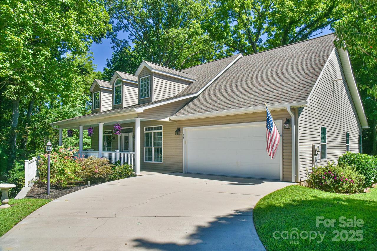 34 Waterbury Ct., Hendersonville, NC 28791