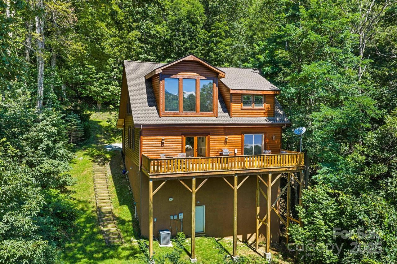 809 Thorncliff Dr., Seven Devils, NC 29604