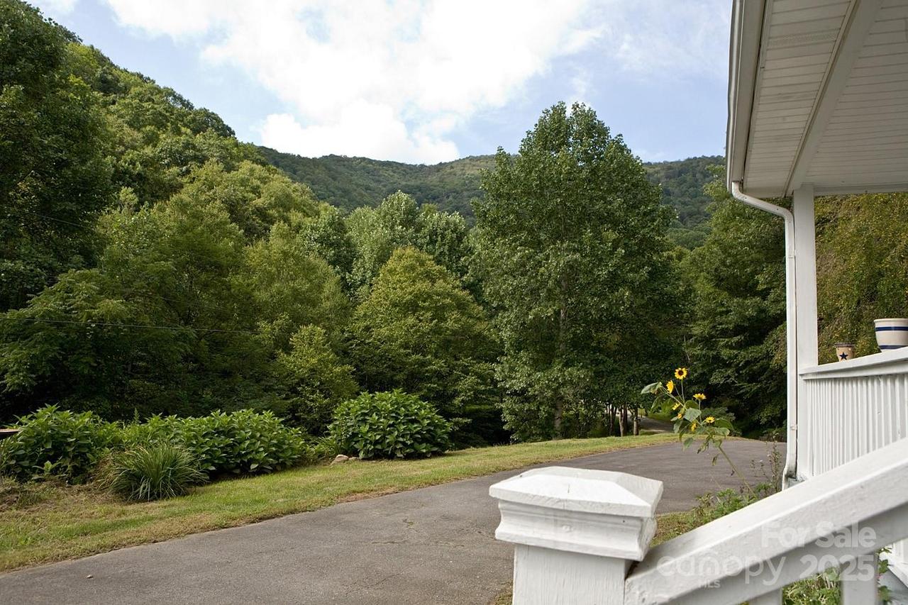 165 Peepeye Cove Rd., Leicester, NC 28748