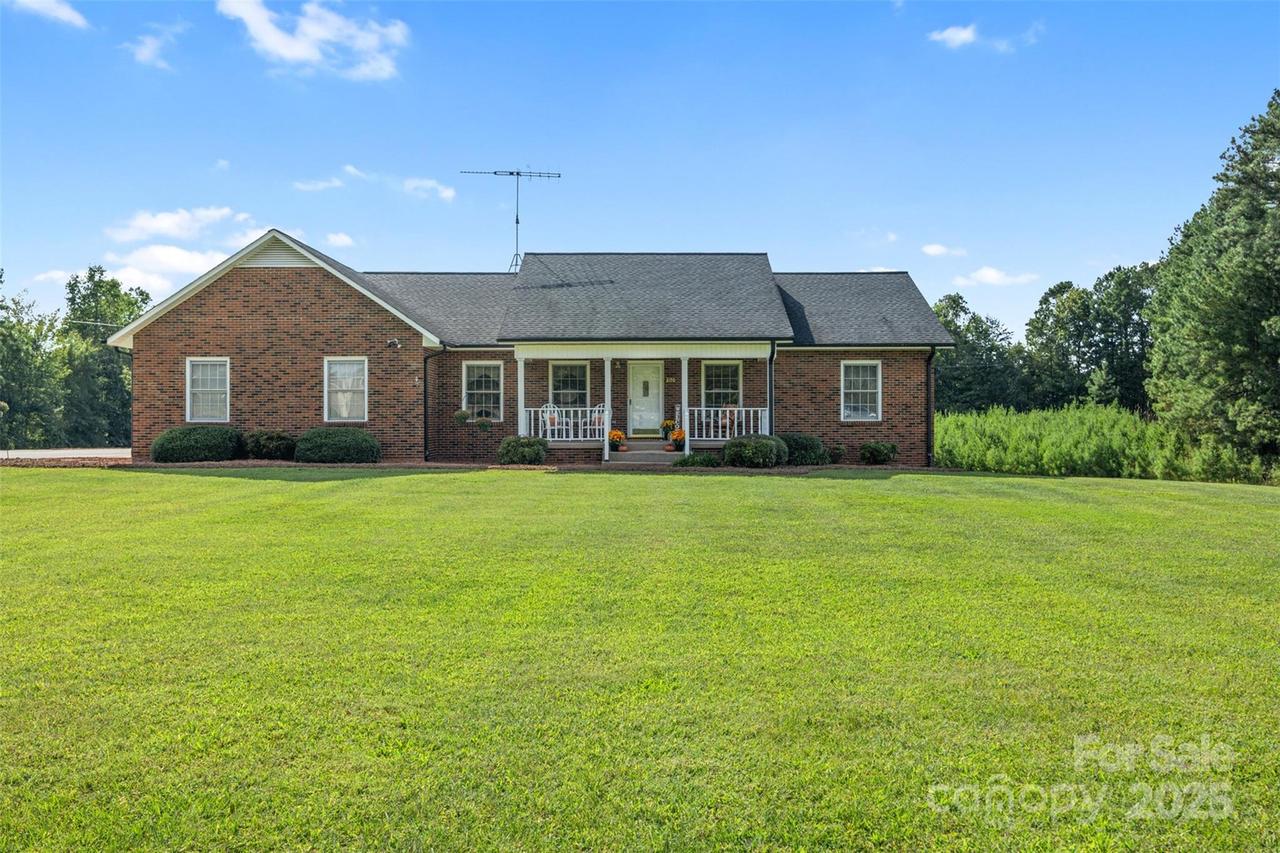 2170 Mt. Wesley Church Rd., Hiddenite, NC 28636