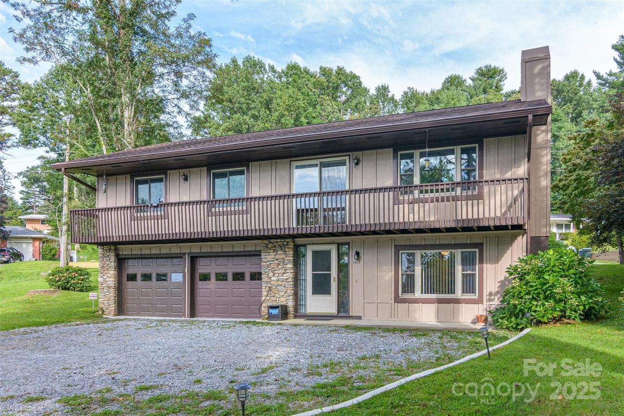 1425 Hebron Rd., Hendersonville, NC 28739