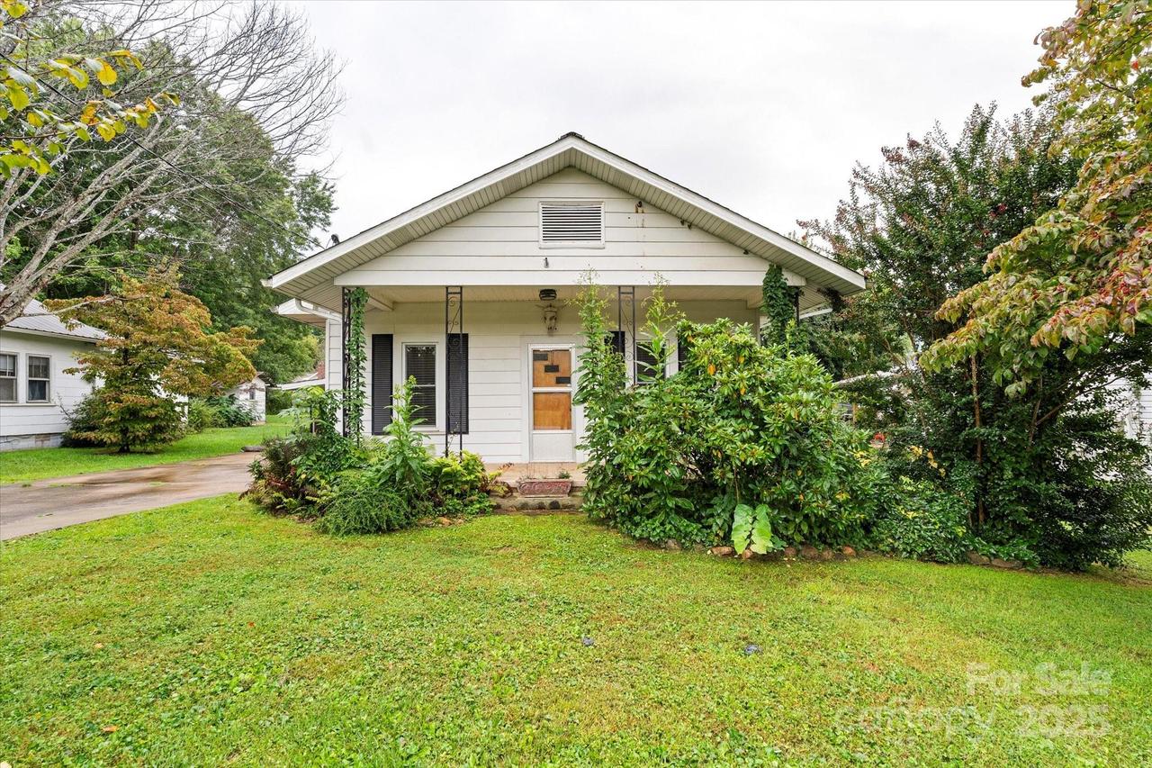 56 Kentucky Ave., Waynesville, NC 28786