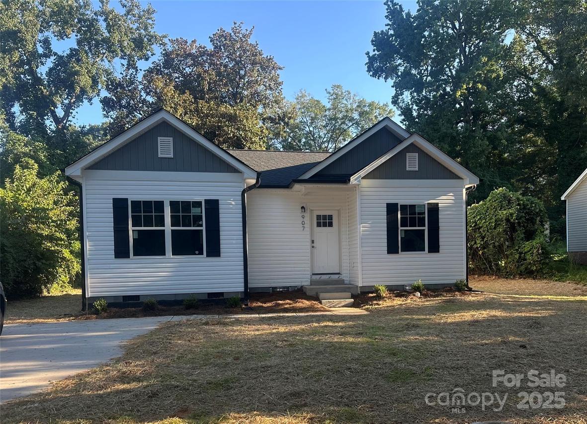 907 W Mauney Ave., Gastonia, NC 28052