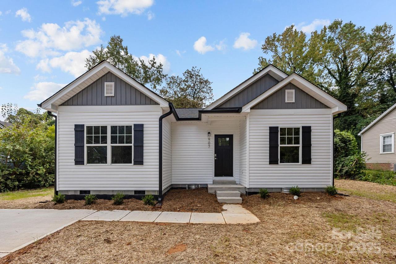 907 W Mauney Ave., Gastonia, NC 28052
