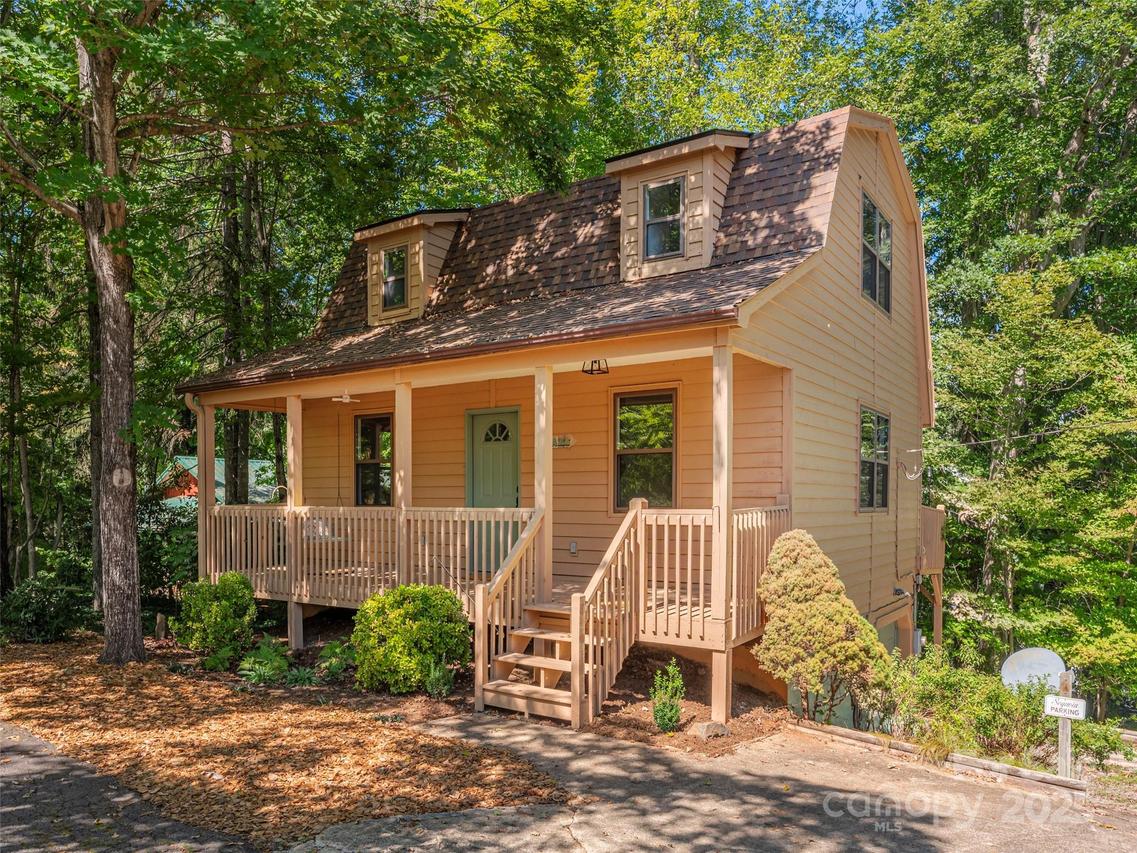 37 Hart Ln., Lake Junaluska, NC 28745