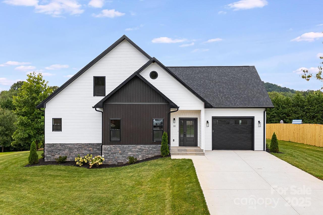 38 Red Laurel Ct., Hendersonville, NC 28792