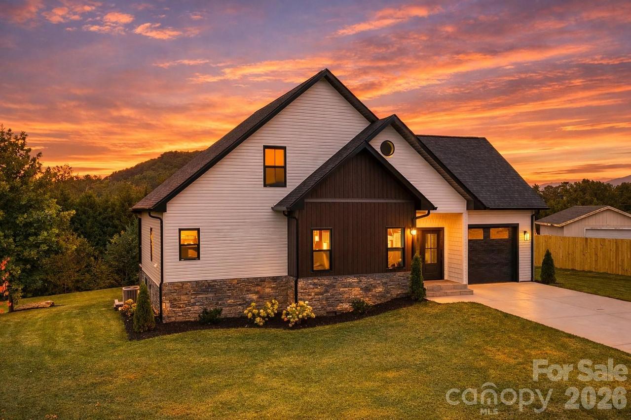 38 Red Laurel Ct., Hendersonville, NC 28792