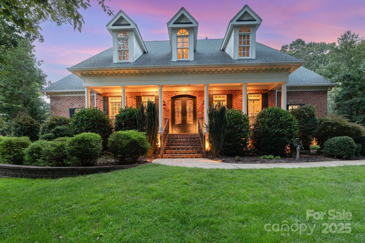 6045 Oxfordshire Rd., Waxhaw, NC 28173