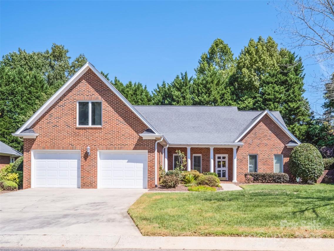 2131 Water Oak Ln., Gastonia, NC 28056