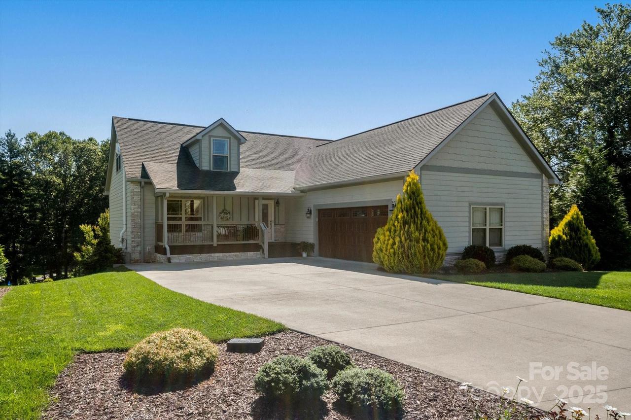 168 Triple Fairways Dr., Hendersonville, NC 28739