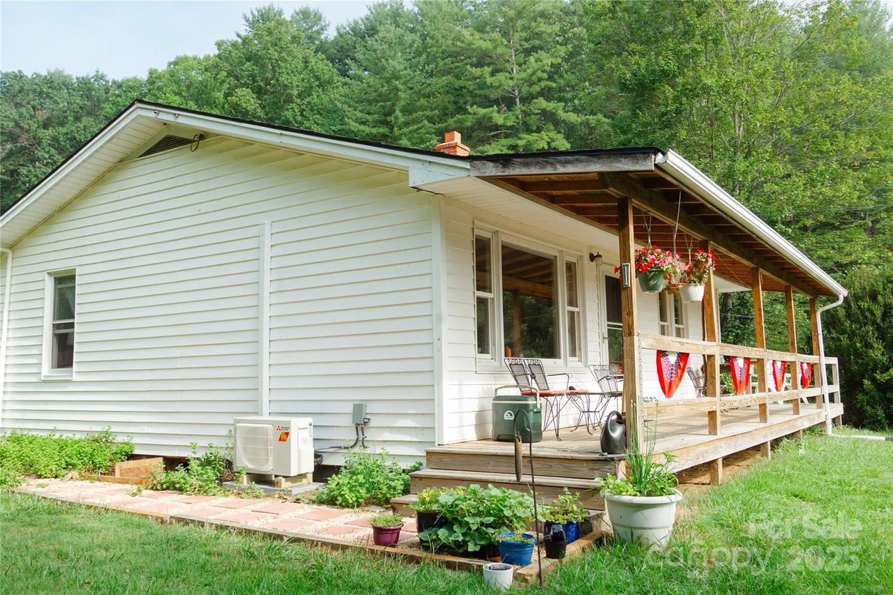 607 Fred Sparks Rd., Bakersville, NC 28705