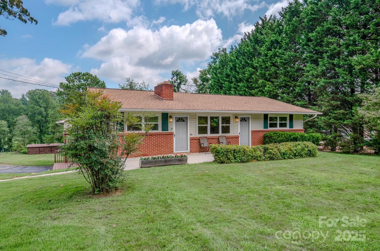 26 Big Cove Rd., Candler, NC 28715