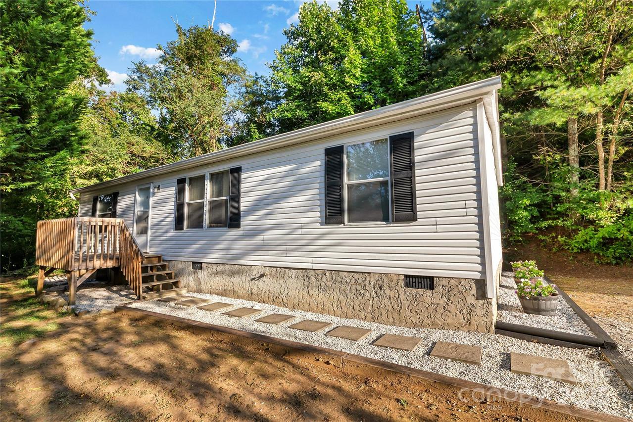 43 Goose Creek Rd., Swannanoa, NC 28778