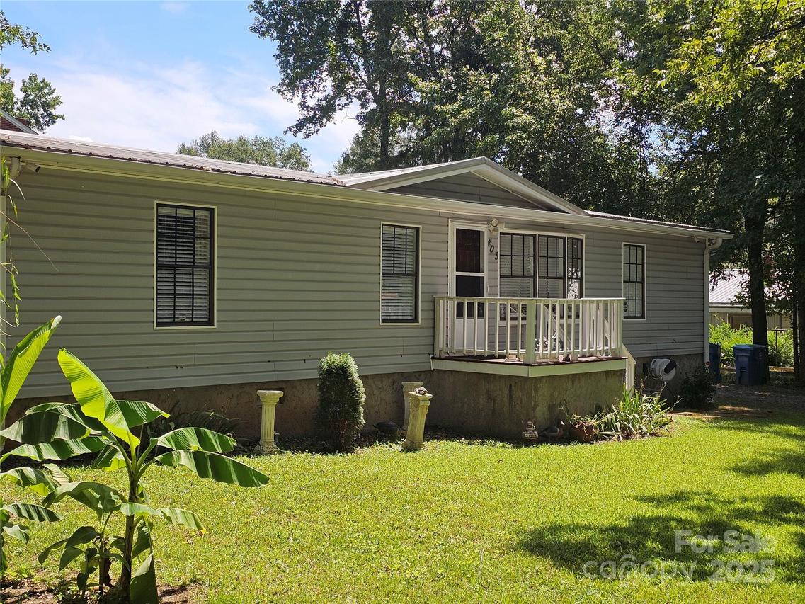 403 27th Street Pl., Hickory, NC 28602