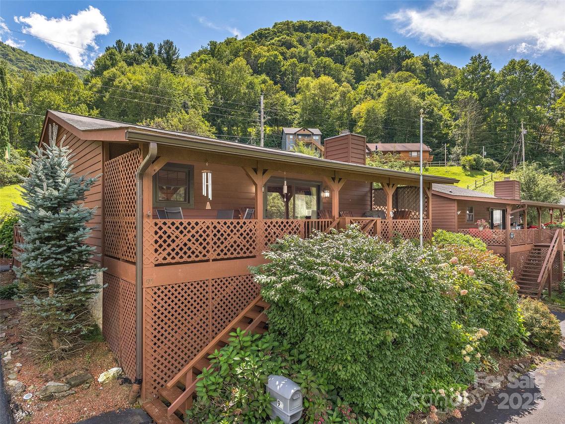 95 Hillcrest Rd., Maggie Valley, NC 28751