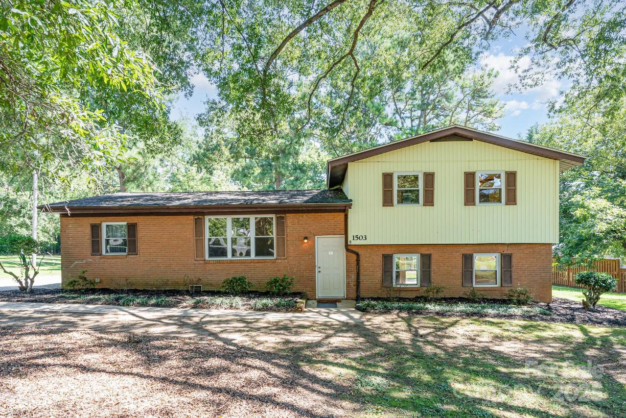 1503 Lakeview Dr., Pineville, NC 28134