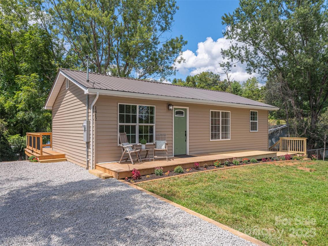 1412 Dutch Cove Rd., Canton, NC 28716