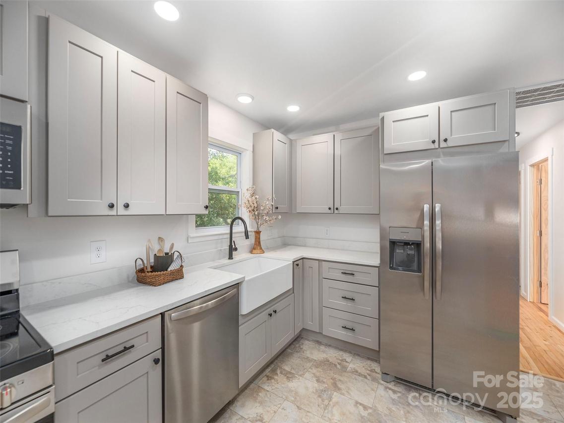 1412 Dutch Cove Rd., Canton, NC 28716