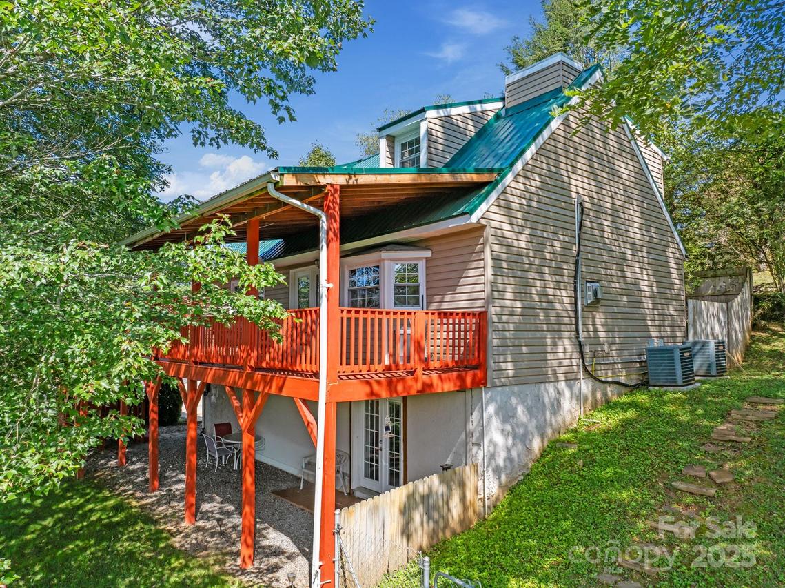 201 Acorn Ln., Clyde, NC 28721