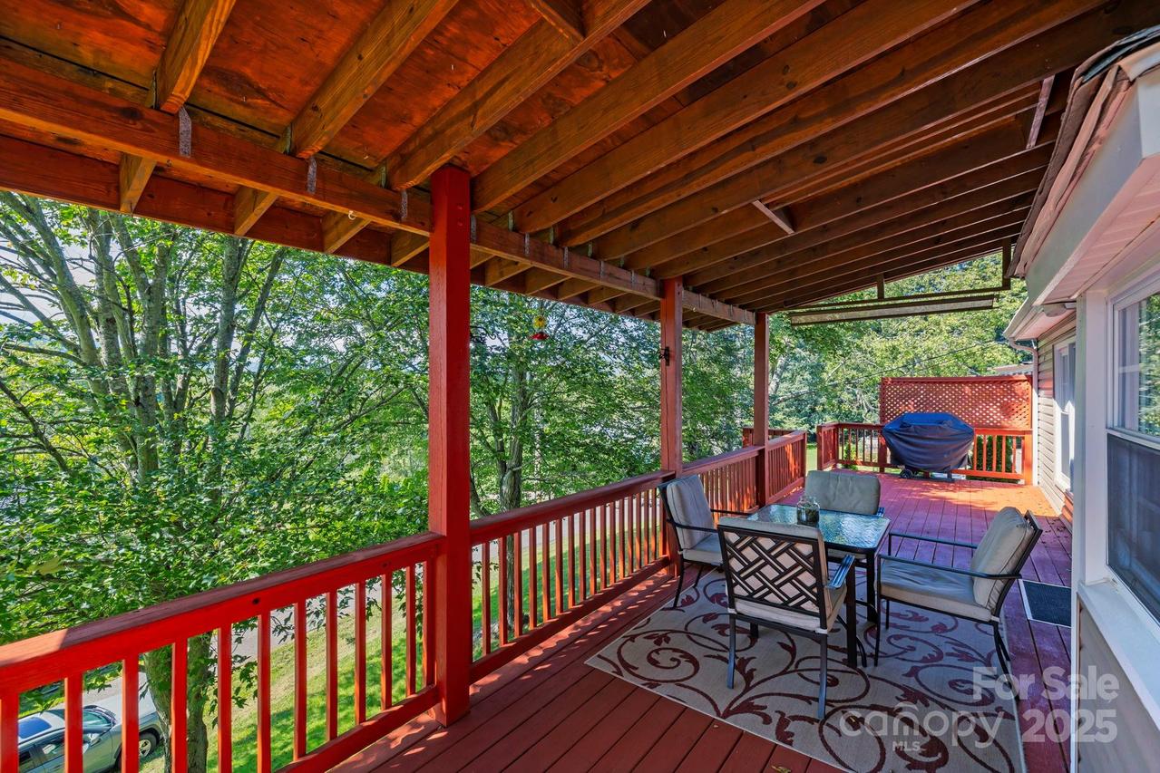 201 Acorn Ln., Clyde, NC 28721