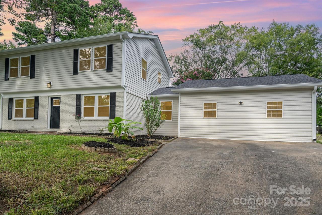 5813 Allenstown Dr., Charlotte, NC 28215