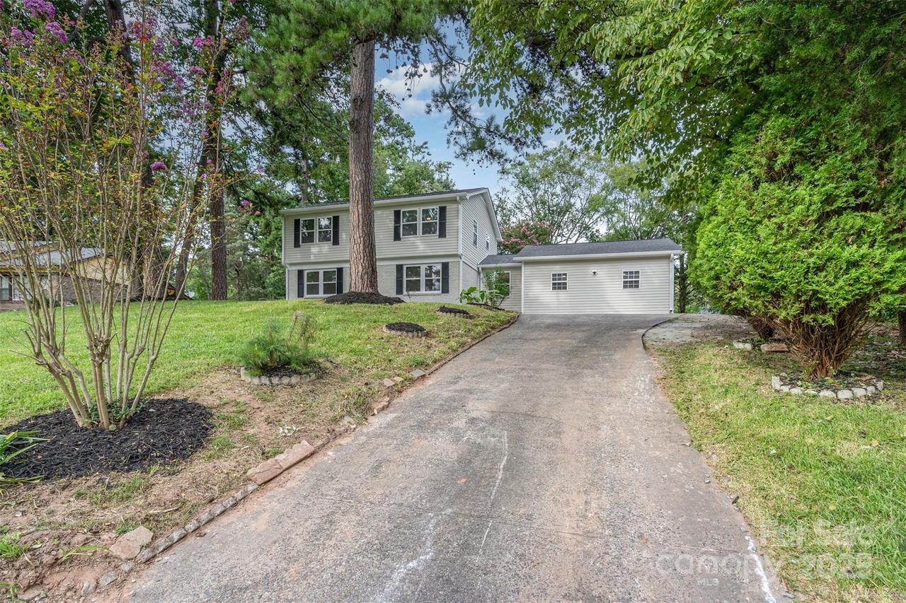 5813 Allenstown Dr., Charlotte, NC 28215