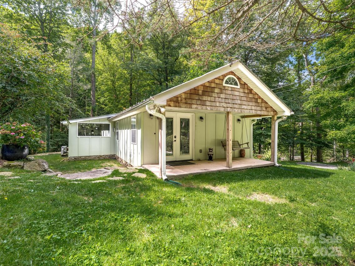 347 Blackberry Inn Rd., Weaverville, NC 28787