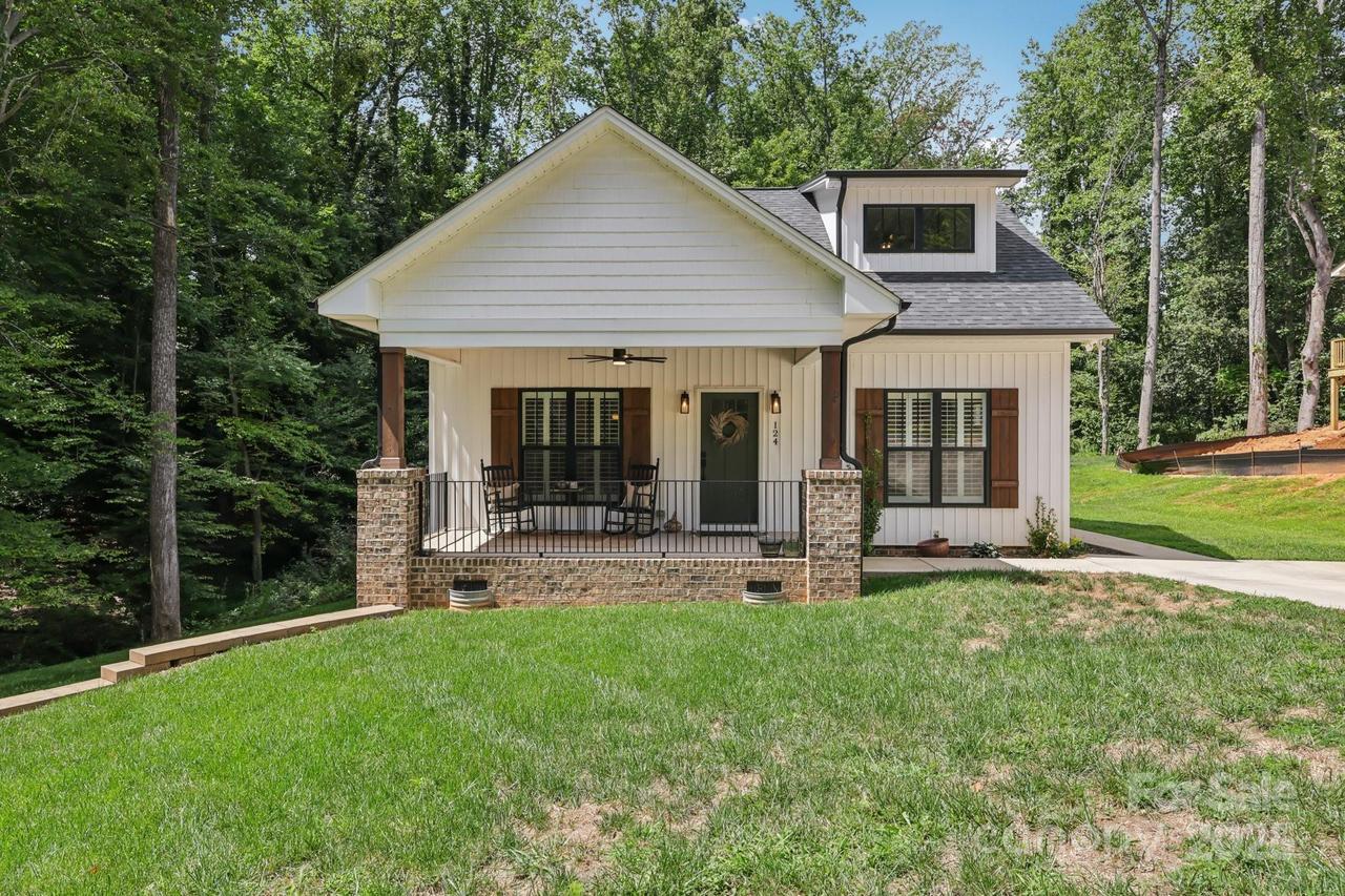 124 S Elm St., Lowell, NC 28098