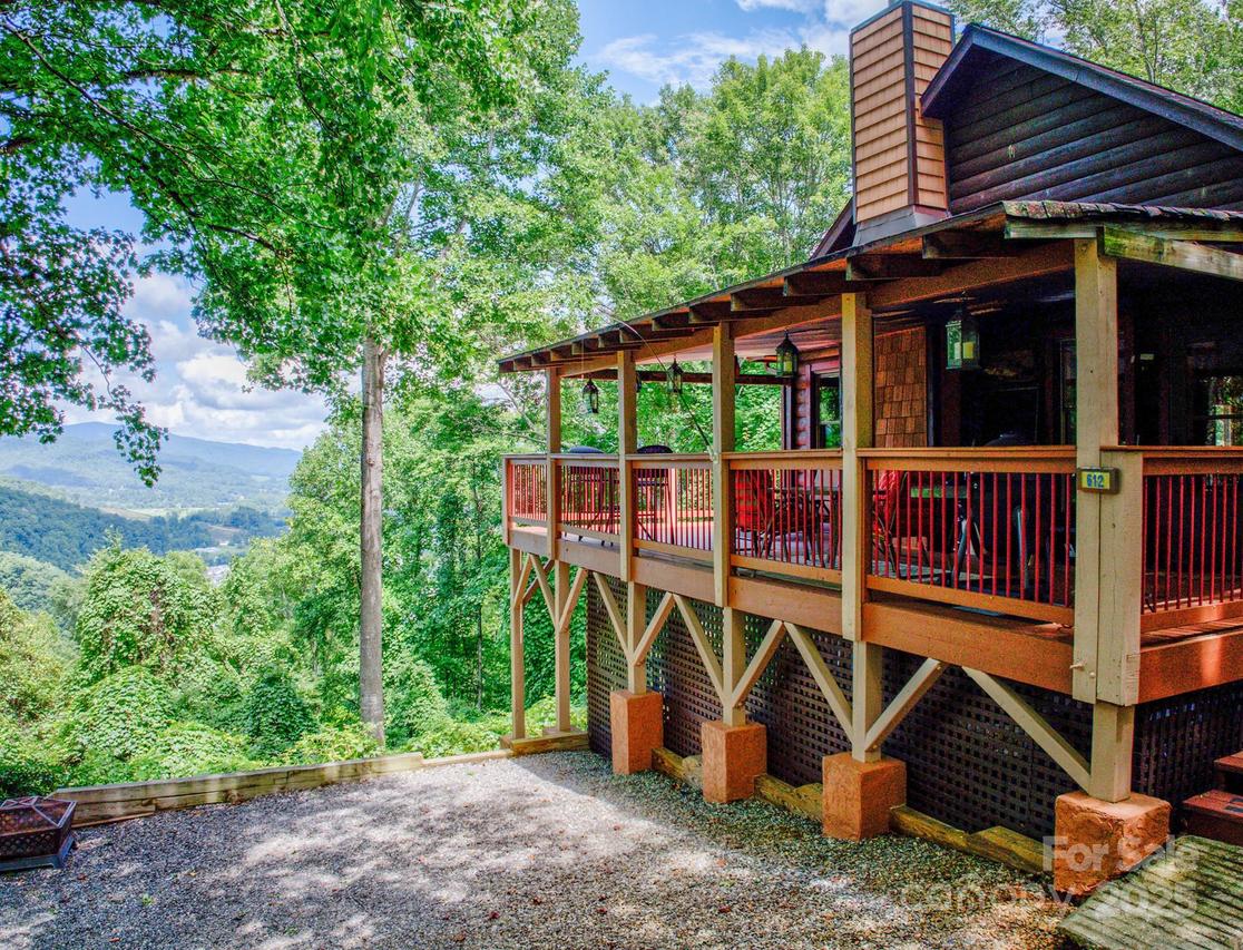 612 Whispering Winds Rd., Waynesville, NC 28785