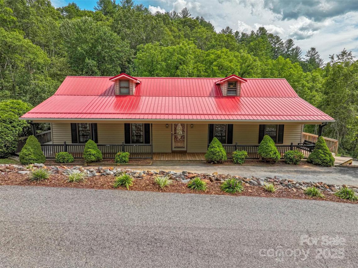 300 Dogwood Ln., Burnsville, NC 28714
