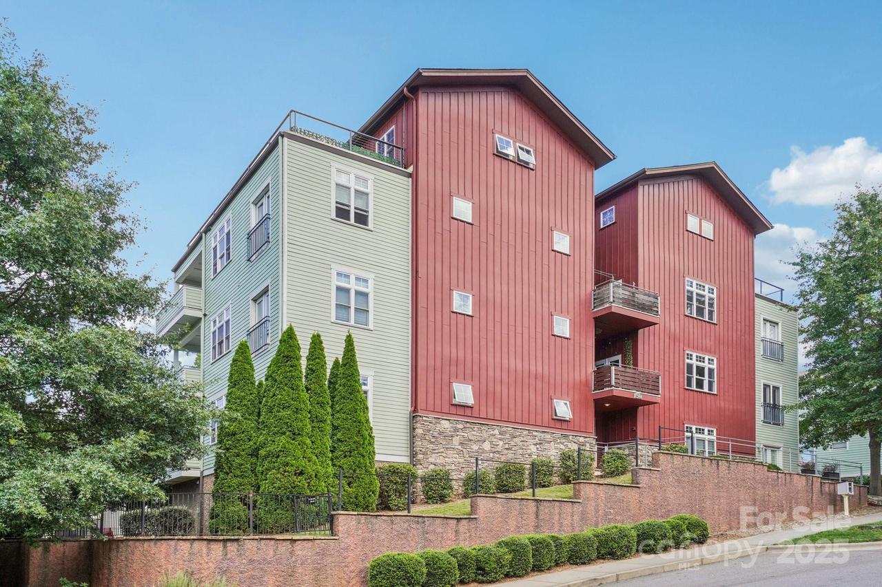 400 N Skyloft Dr. #101, Asheville, NC 28801