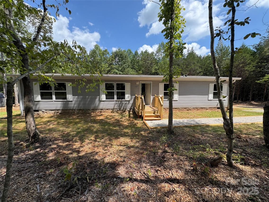 2347 Wagon Wheel Rd., Yadkinville, NC 27055