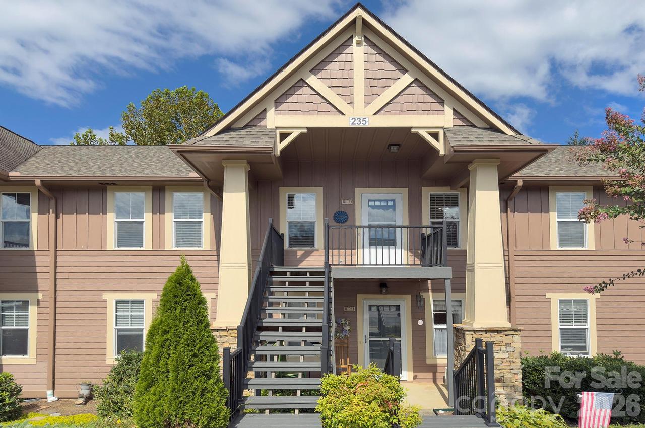 1104 Deermouse Way, Hendersonville, NC 28792