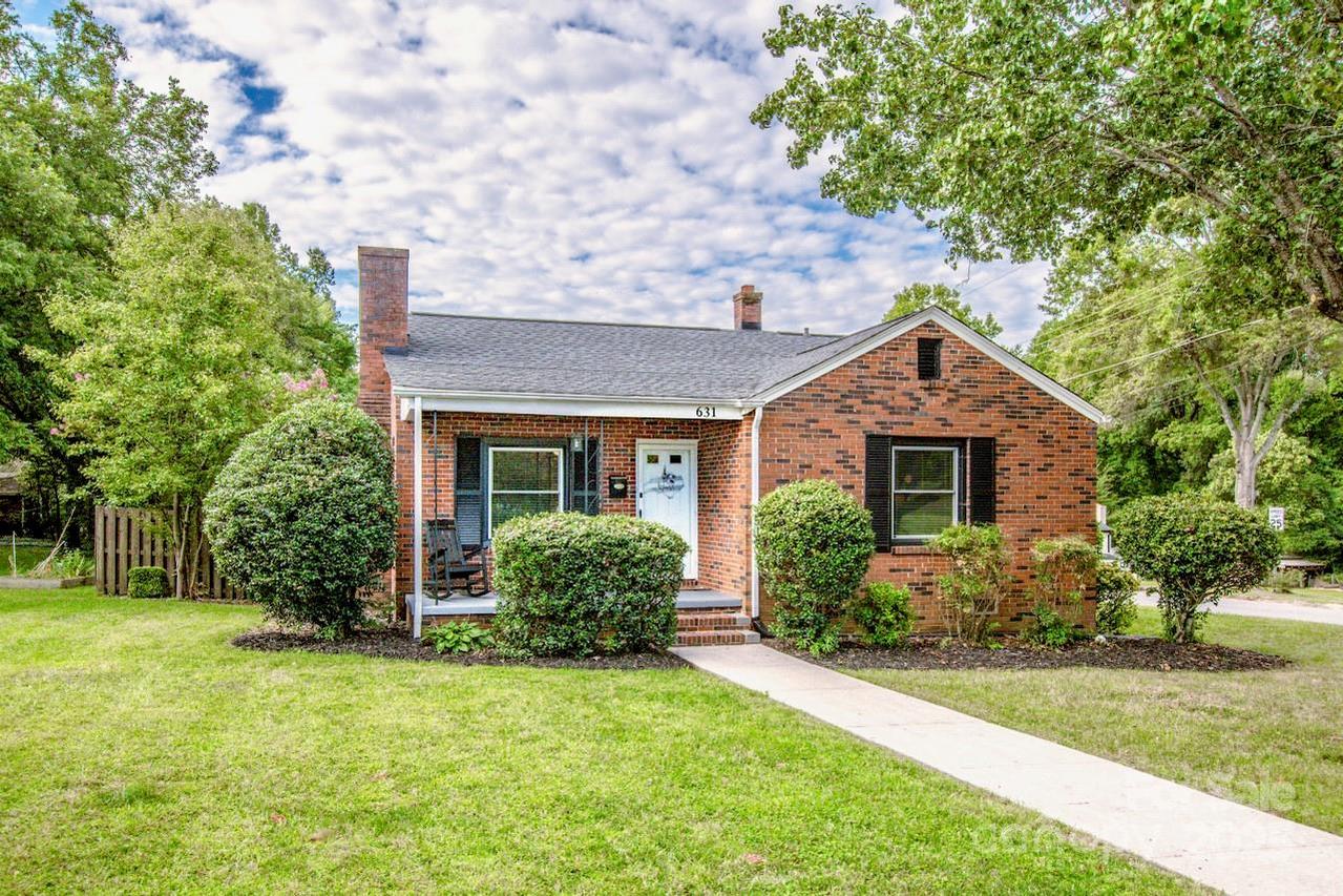 631 Cabarrus Ave., Mooresville, NC 28115