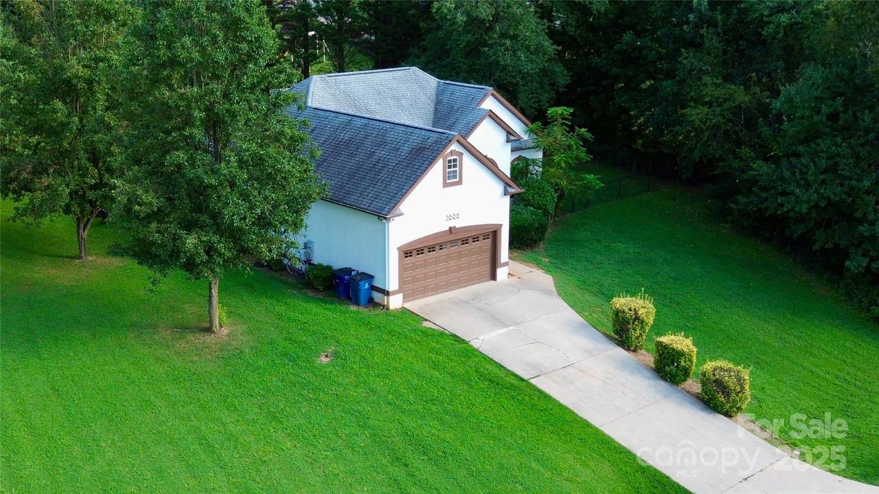 5686 Gold Creek Bay Dr., Hickory, NC 28601