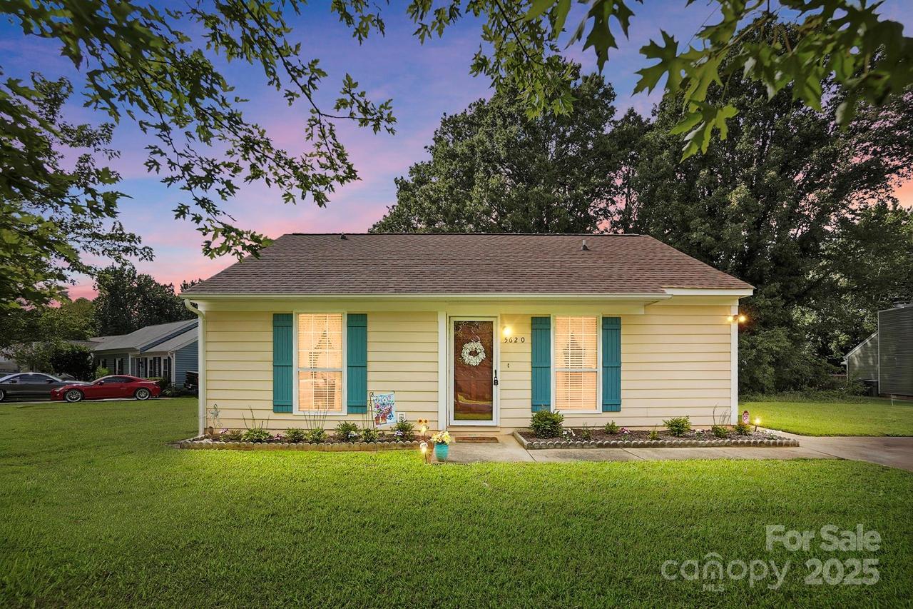 5620 Carved Oak Cir., Charlotte, NC 28227